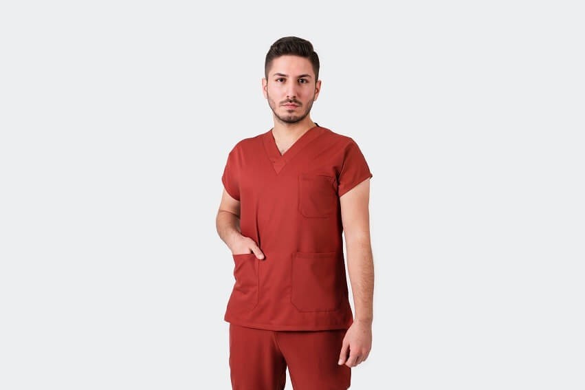Zestaw medyczny: kolorowy czepek + koszulka we wzorki - Twój must have na praktyki